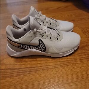 Nike Women's Athletic Shoes in White and Yellow